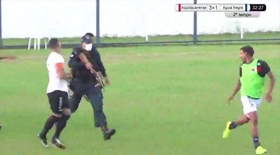 Policial atira para conter briga de jogadores em Mato Grosso do Sul 1