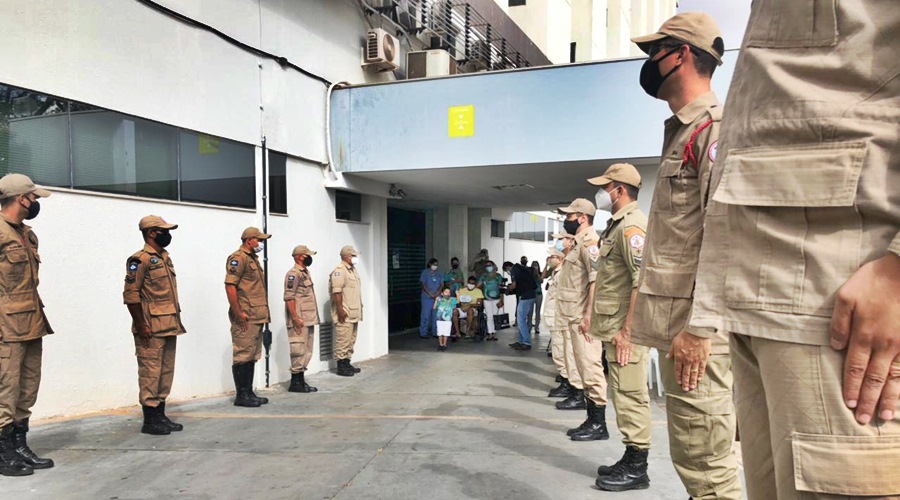 Bombeiros militares fazem homenagem a sargento da corporação que venceu o covid 1