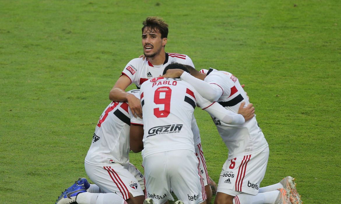 São Paulo vence Palmeiras por 2 a 0 e conquista o Campeonato Paulista 1