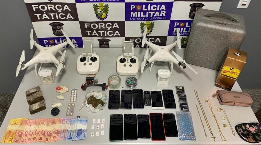 PM prende cinco suspeitos e apreende drones que levariam celulares para o presídio da Mata Grande 1