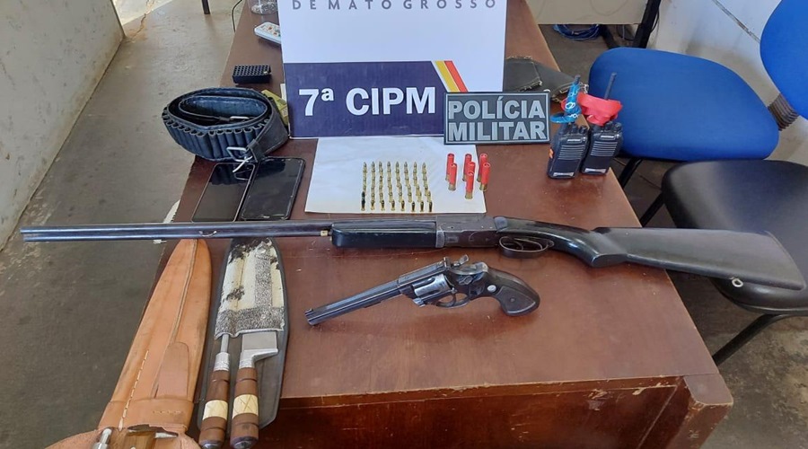 Após denúncia anônima PMs encontram cães presos em uma gaiola, animal abatido e apreende veículo armas de fogo e munições 1