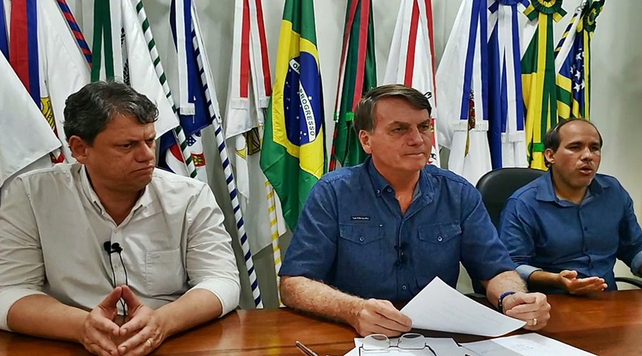 Bolsonaro negocia mudanças em projeto que muda ICMS sobre combustíveis 1