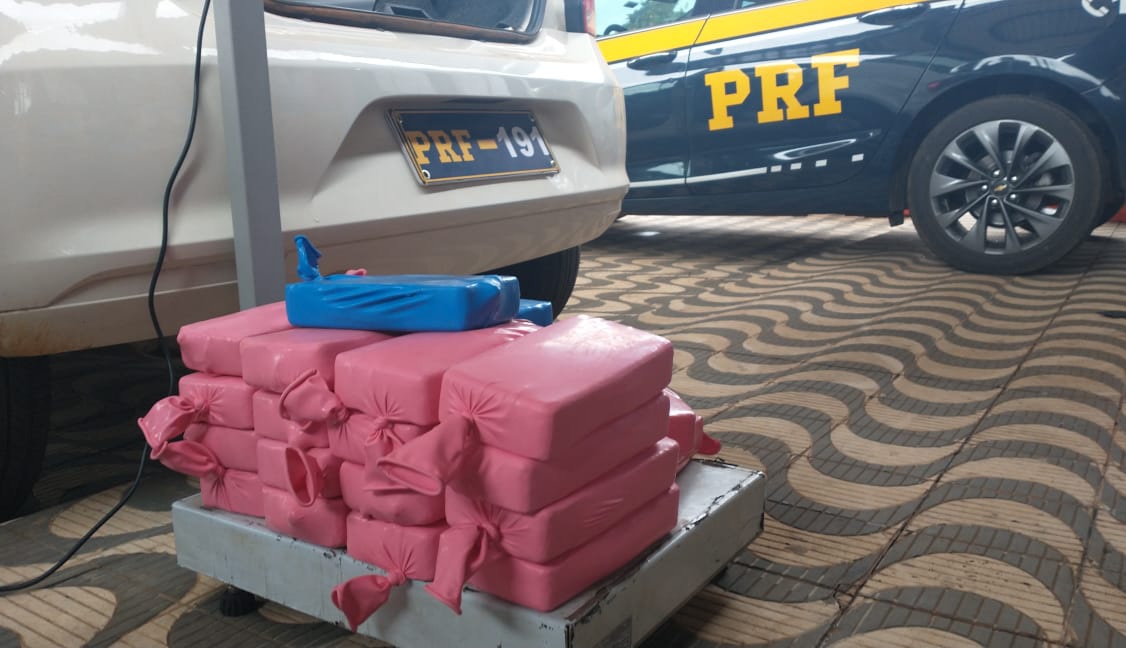 PRF prende homem de 25 anos e apreende mais de 25 Kg de pasta base de cocaína em Rondonópolis 1