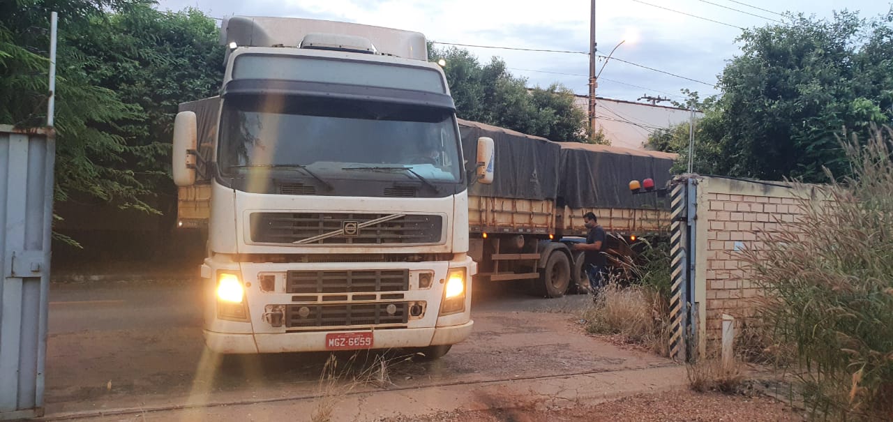 Caminhão que estava carregado com 38 toneladas de soja é recuperado pela Polícia Civil em Rondonópolis 1