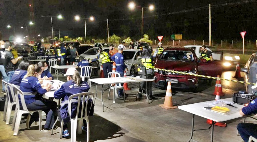 Durante blitz em cumprimento a Lei Seca quatro motoristas foram presos alcoolizados em Cuiabá 1