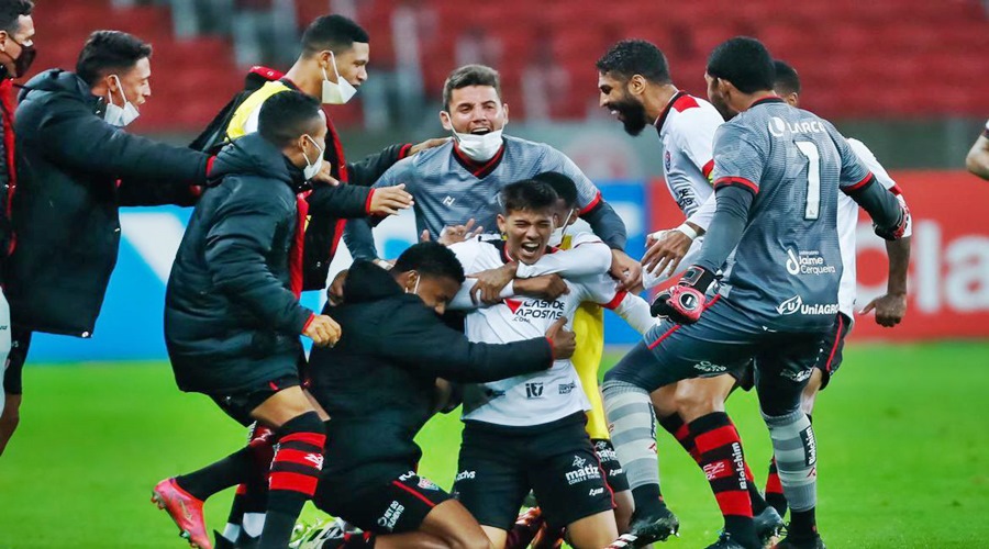 Vitória supera Inter no Beira-Rio e avança às oitavas 1