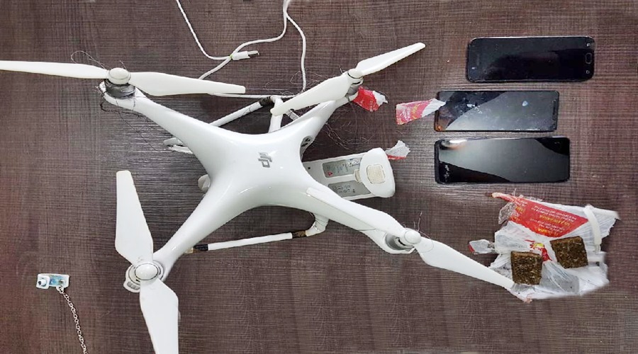 Policiais penais impedem entrada de drone com celulares e drogas na Mata Grande 1