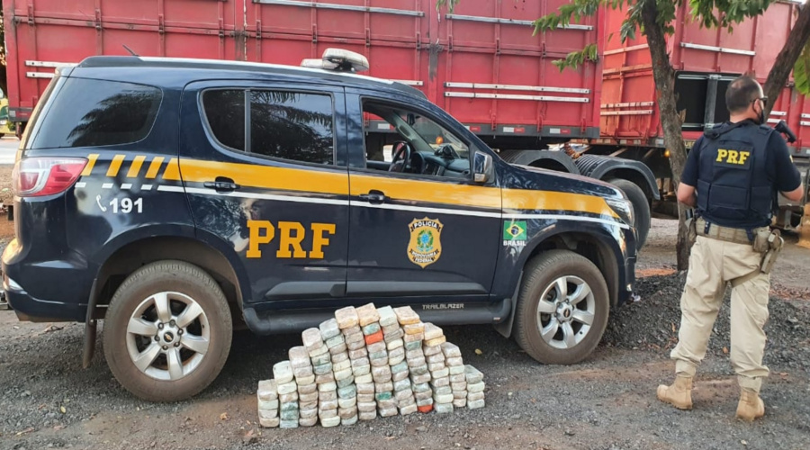 PRF em Várzea Grande/MT apreende mais de 100 Kg de Cocaína em Carreta 1