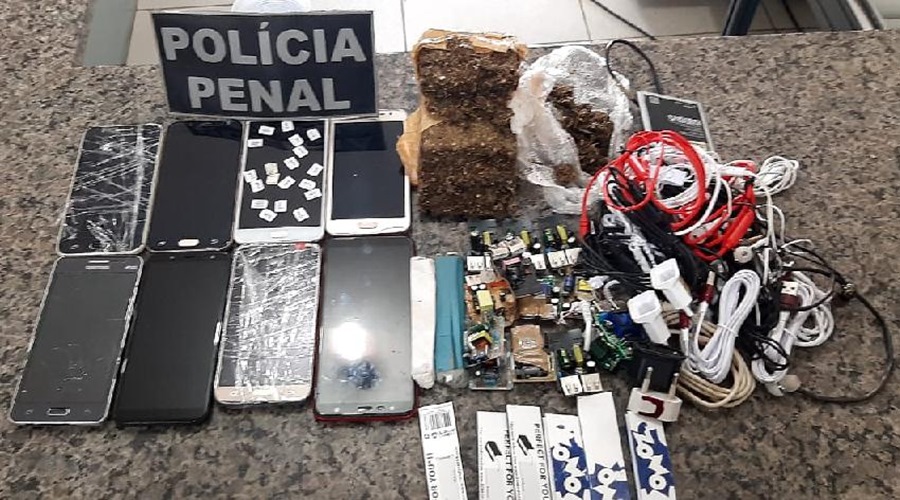 Policiais penais apreendem drogas e outros materiais ilícitos lançados na Penitenciária da Mata Grande 1