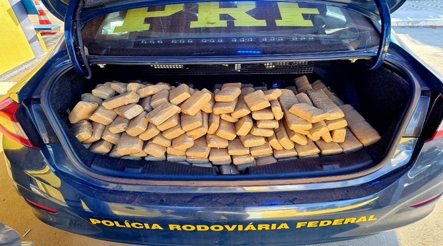 PRF apreende 100 kg de droga em Rondonópolis e prende dois homens que transportava o entorpecente 1