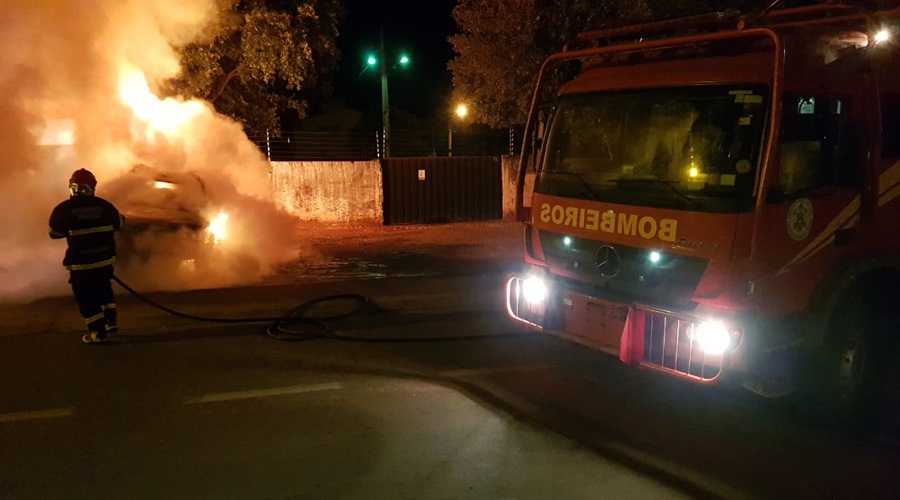 Polícias Civil e Militar realizam diligências para identificar suspeitos de atear fogo em viatura em Nova Xavantina 1