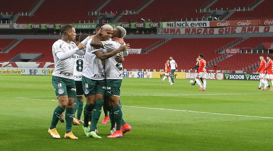 Palmeiras supera expulsão e vence Internacional no Brasileiro 1