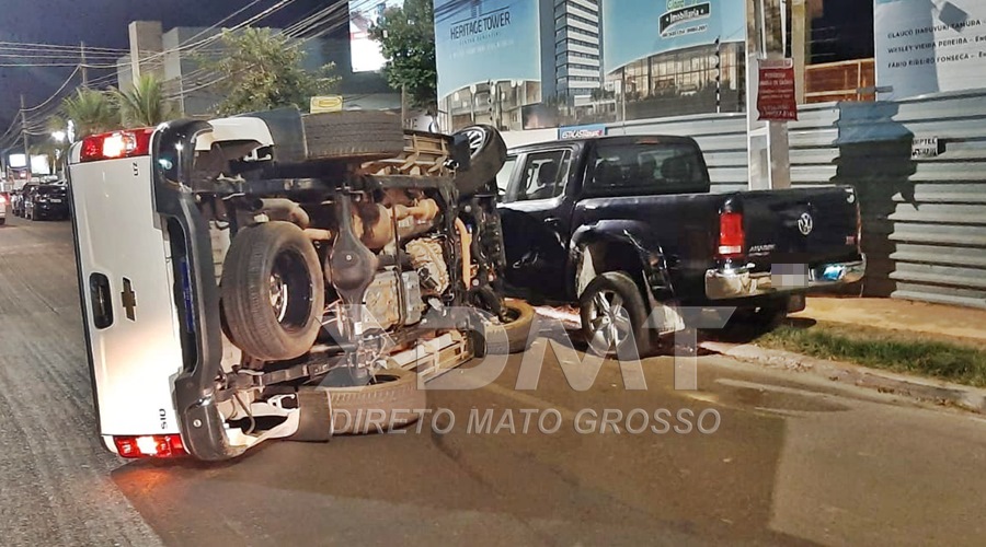 S10 bate em Amarok estacionada e capota na Avenida Lions Internacional em Rondonópolis 1