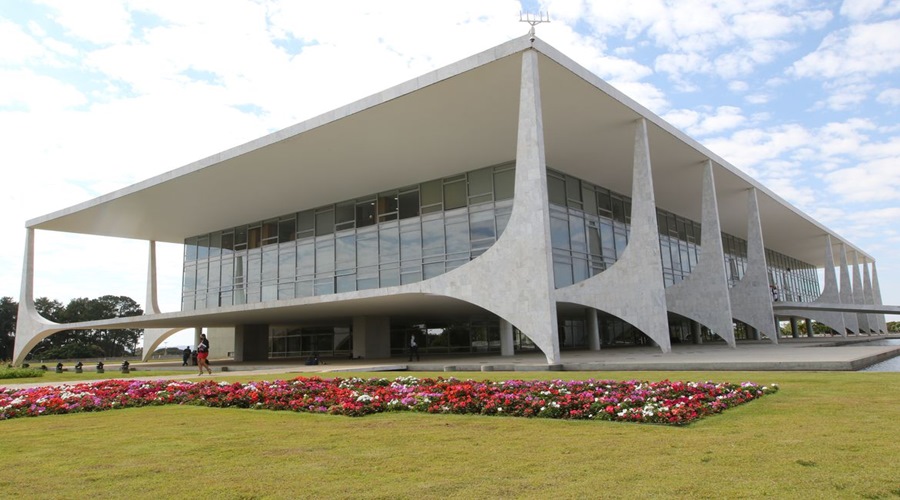 Presidente veta fundo eleitoral de R$ 5,7 bilhões para 2022 1