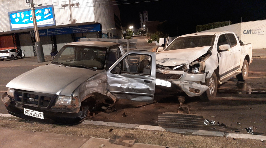 Colisão violenta entre duas caminhonetes em Rondonópolis deixa um homem ferido 1