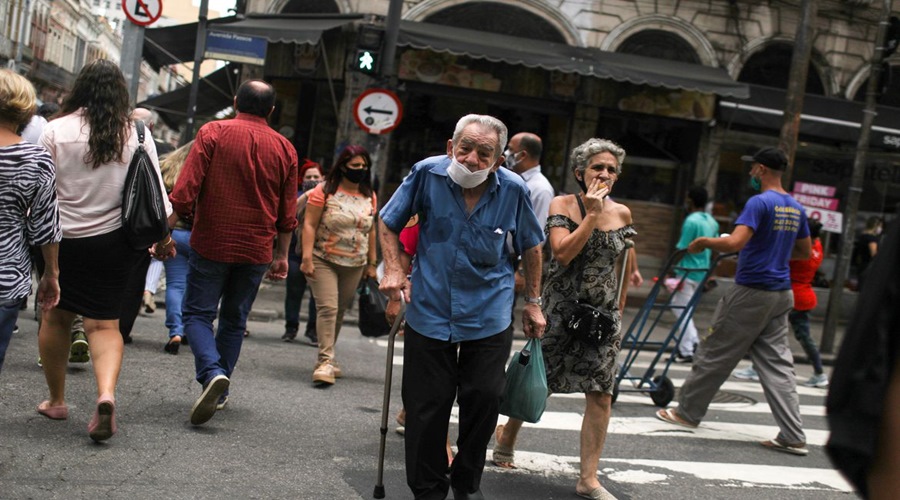 População brasileira chega a 213,3 milhões de pessoas em 2021 1