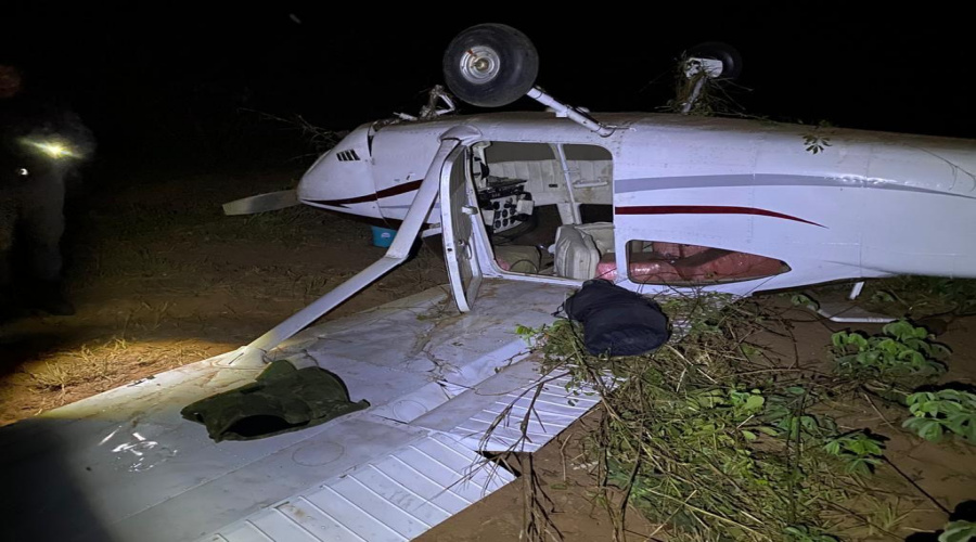 Ação integrada apreende 9 fardos de cocaína em avião vindo da Bolívia 1