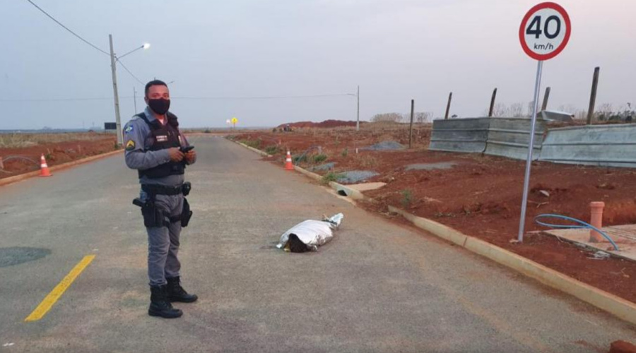 Casal ocupando motoneta mata ciclista com pelo menos 4 tiros no interior de MT 1