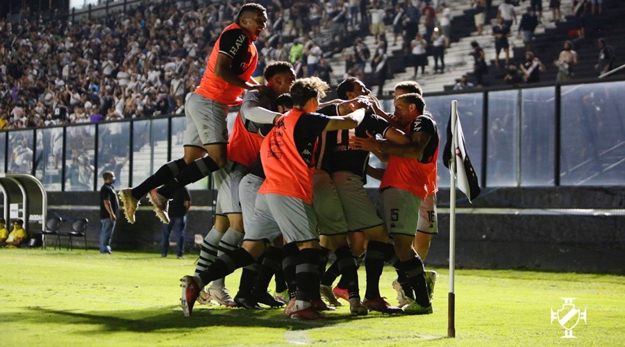 Vasco vence Goiás no reencontro com sua torcida 1