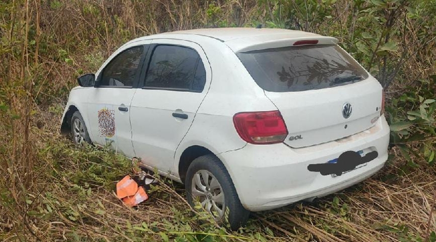 Dupla é presa com revólver e carro com logomarca de empresa de alimentos 1