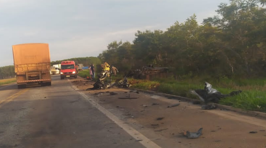 Colisão frontal entre Van e SW4 deixa 14 mortos no Interior de MT 1