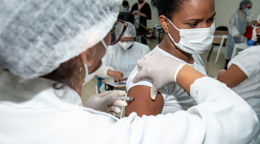 Cronograma desta segunda e terça tem vacina para adolescentes, idosos, imunossuprimidos e segundas doses 1