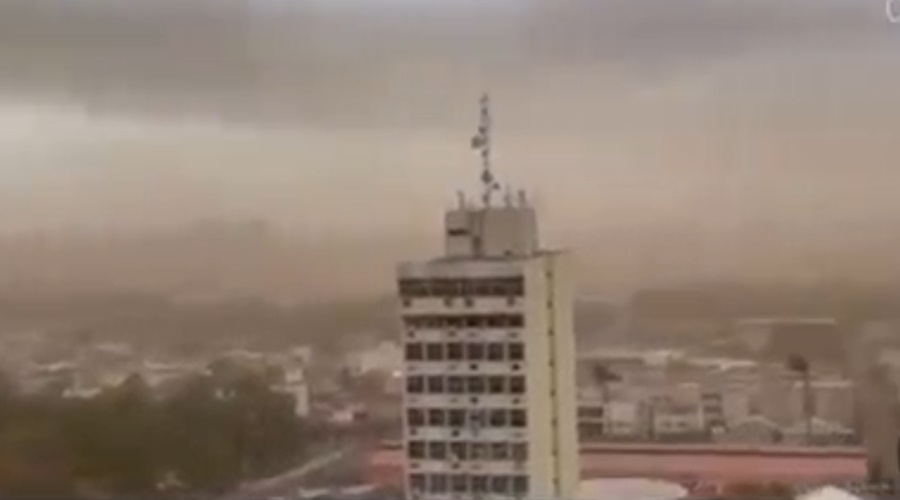 Nuvem de poeira cobre Rondonópolis antes de chuva forte e assusta populares 1