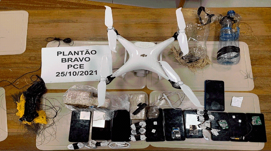 Policiais penais apreendem drone com 10 celulares e entorpecentes na PCE 1