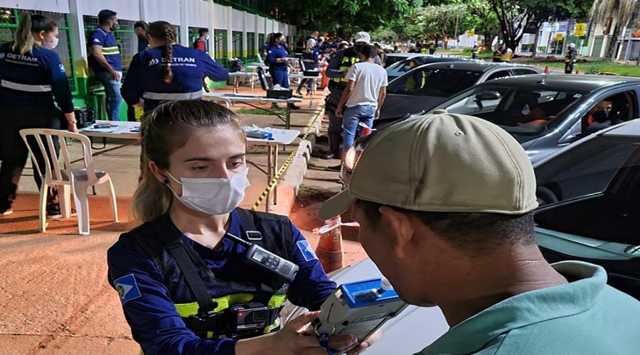 Dezessete motoristas são presos por embriaguez ao volante durante Lei Seca em Cuiabá 1