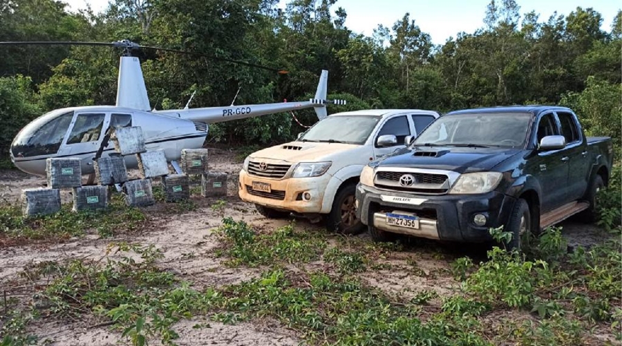 Forças de segurança apreendem helicóptero com mais de 324kg de cocaína em Comodoro 1