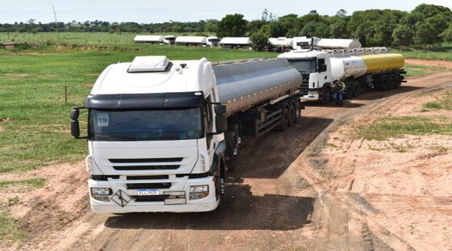 Tangara da Serra sofre com a falta d’água e é abastecida por dezenas de carretas-tanque 1