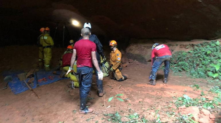 Treinamento deixa 15 bombeiros soterrados em Altinópolis (SP) 1