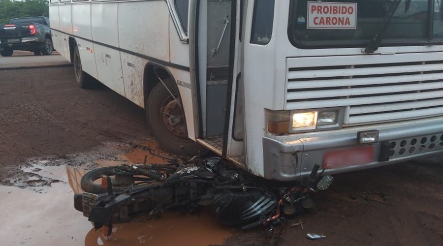 Motociclista fica ferido e moto é totalmente destruída em colisão com ônibus em Dom Aquino 1