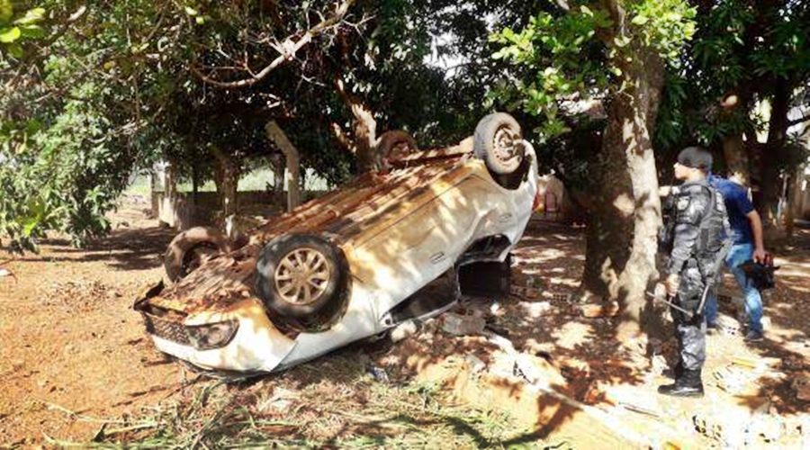 Após assalto menor capota carro ao tentar fugir da polícia em Várzea Grande 1