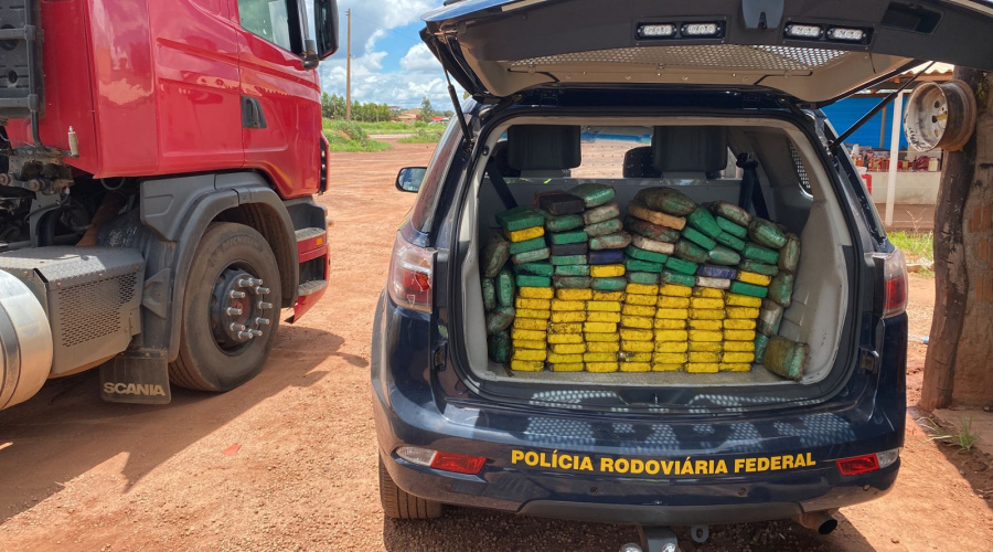 Durante trabalho de rotina PRF apreende cloridrato de cocaína em pneus de caminhão 1