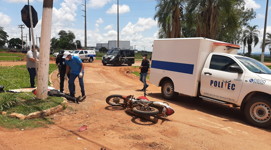 Homem de 49 anos morre na Avenida dos Estudantes após moto que ele pilotava colidir em poste 1