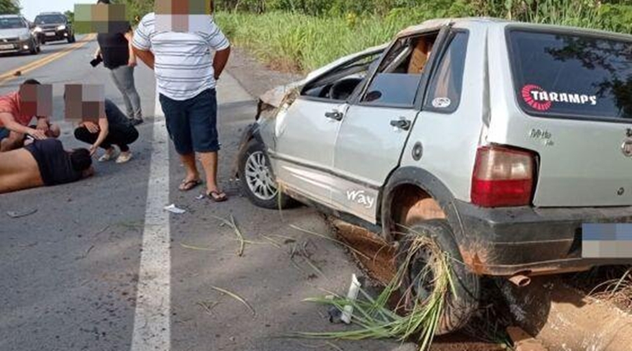 Homem fica ferido após ser arremessado de carro na estrada de Chapada 1