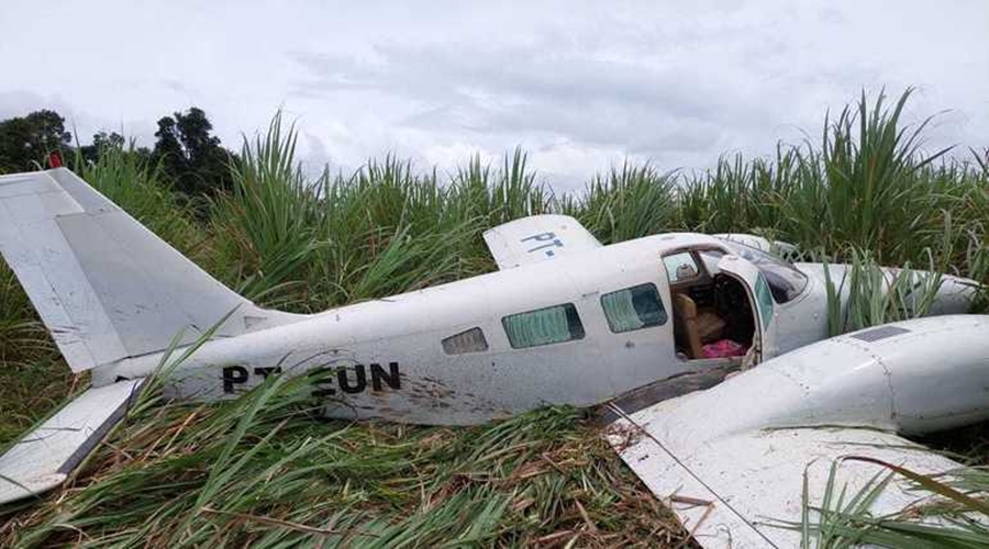 FAB intercepta avião no AM e apreende cerca de 165 kg de droga; suspeitos fogem pela mata 1