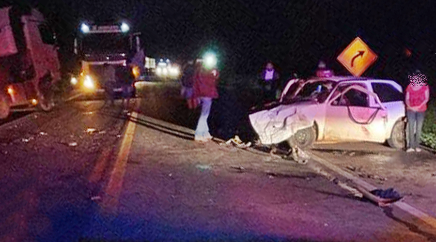 Colisão frontal entre caminhão e Gol deixa dois adultos e uma criança de 4 anos mortos 1