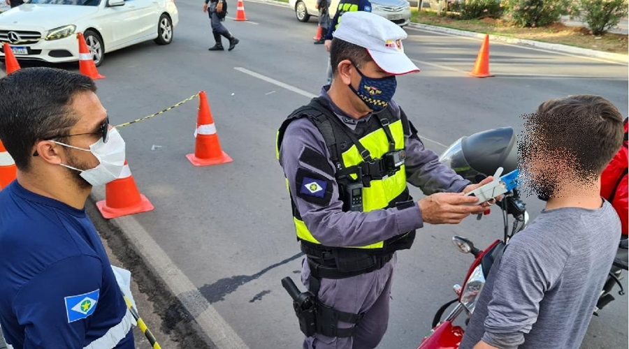 Durante blitz em Cuiabá vinte motoristas foram presos por embriaguez ao volante 1