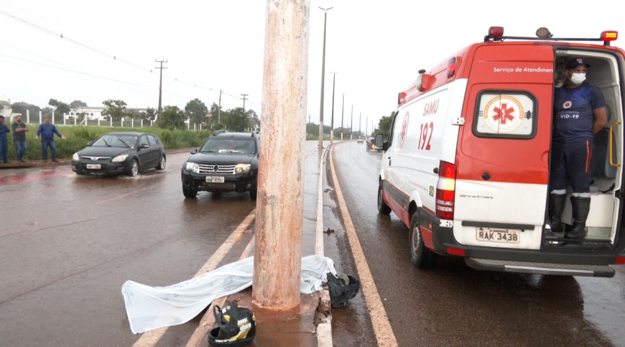 Motociclista morre após colisão violenta em poste na Avenida dos Estudantes 1