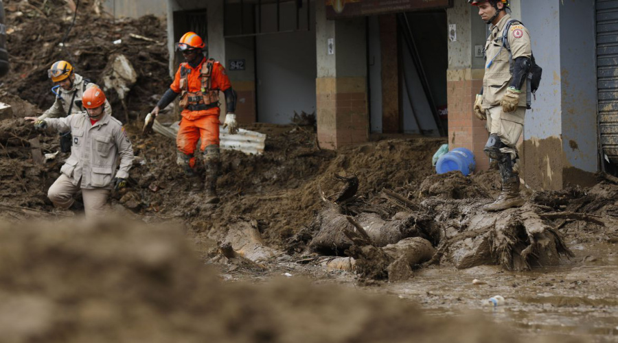 Tragédia em Petrópolis tem número de mortos atualizados pelo Corpo de Bombeiros e já chegam a 176 1