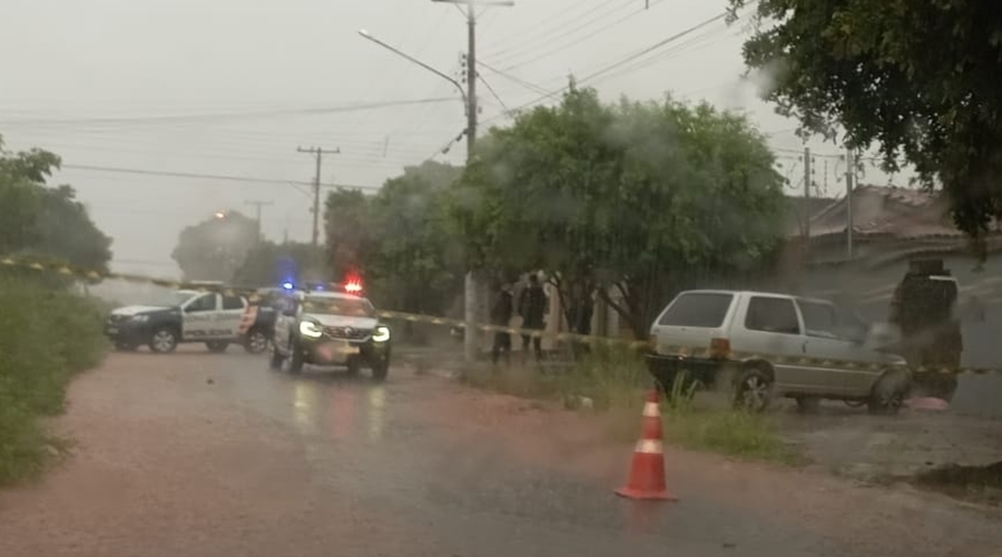 Homem embriagado perde controle de carro invade calçada e mata morador e fere adolescente em Rondonópolis 1