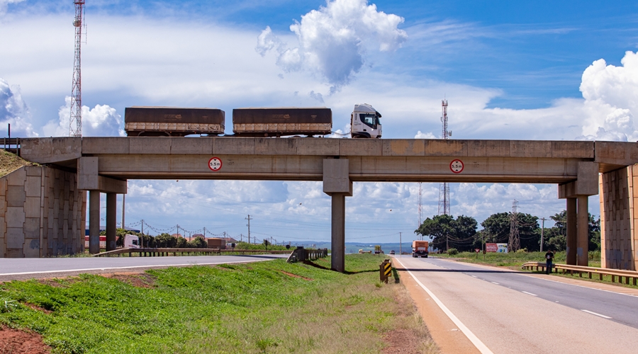 Obras no acesso ao Terminal Ferroviário em Rondonópolis causam interdição na BR-163 1