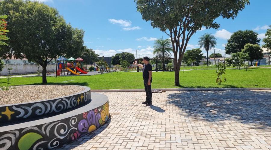 Vereador cobra urgência na entrega da praça do conjunto são josé 1