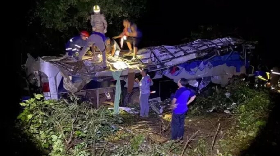 Ônibus tomba em serra no Paraná 10 pessoas morrem e outras 21 ficam feridas 1