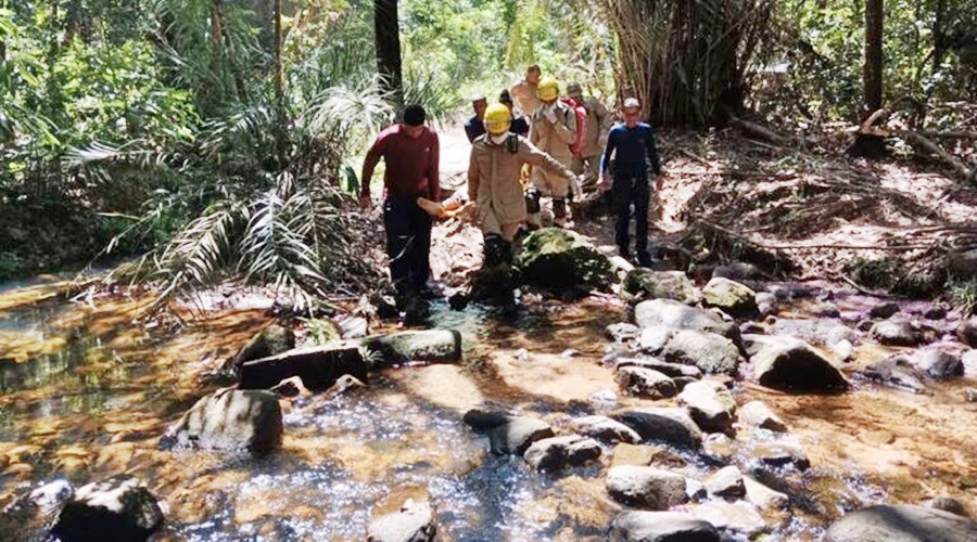 Banhista fica em estado grave ao cair sobre pedras na tentativa de realizar mergulho 1