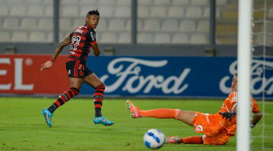 Flamengo vence Sporting Cristal por 2 a 0 1