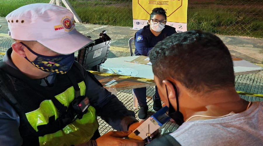 Doze motoristas são presos por embriaguez ao volante em Cuiabá 1