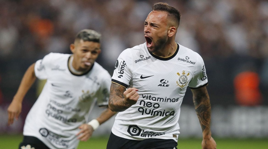 Em noite de Maycon, Corinthians vence Boca na Libertadores 1